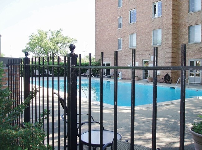 Building Photo - 1455 Shermer Rd