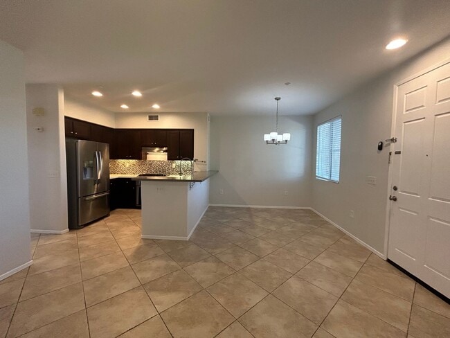 Building Photo - Move in special !!! $1000 off first month rent on approved credit with a 1 year lease.