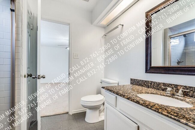 Building Photo - 3924 Coronado Dr