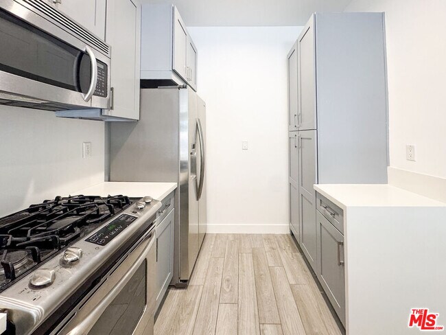 Building Photo - 6001 Carlton Way