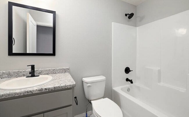 Building Photo - Beautiful 3 Bedroom Home with a fully fenc...
