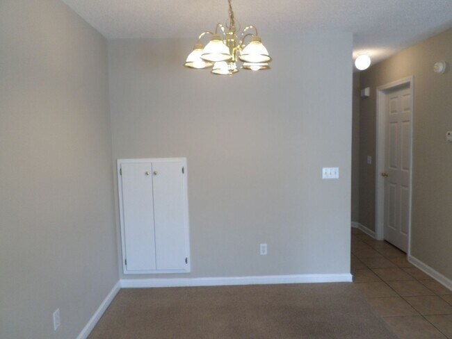 Building Photo - Foxchase Subdivision