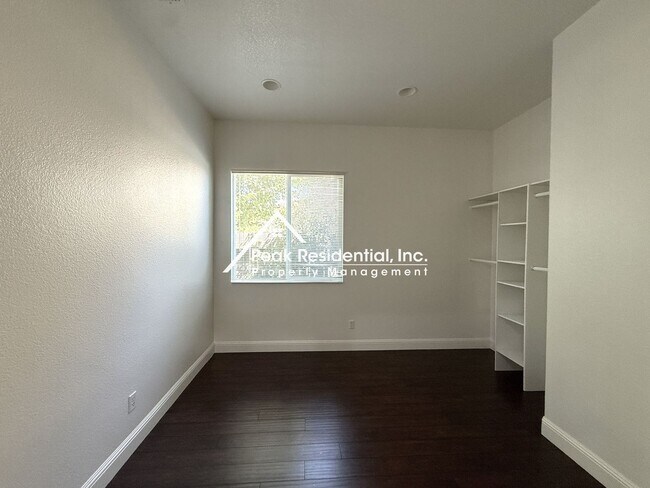 Building Photo - Charming 4 bedroom 2 bathroom home in Elk Grove!