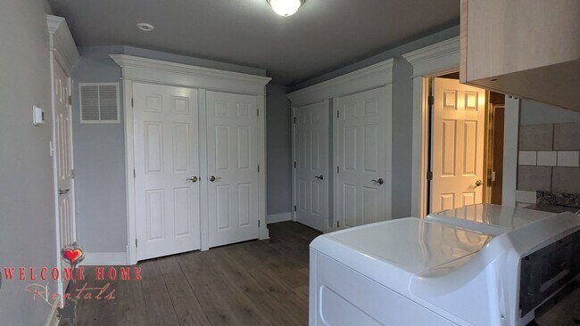 Building Photo - 4520 S Thompson Ave