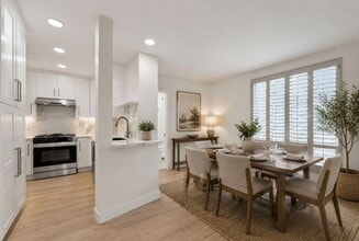 Building Photo - Renovated Coastal Townhome in Prime Santa Monica