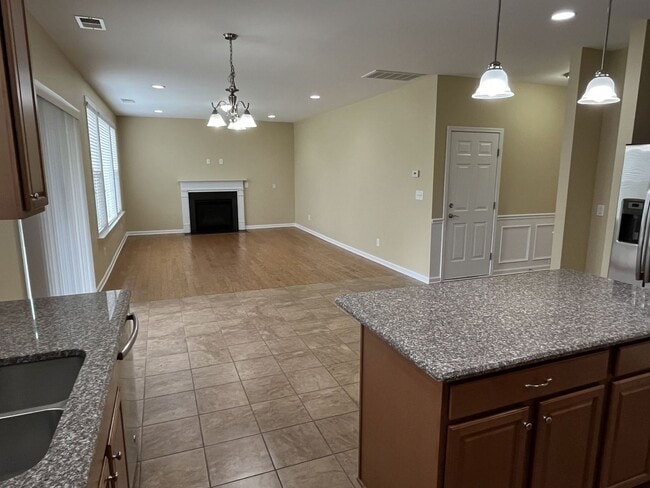 Building Photo - Spacious 4 Bed + Bonus Room Home in Concord