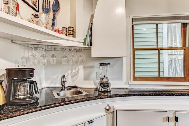 Building Photo - Design on Duffy