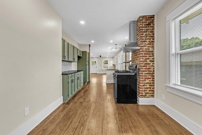 Building Photo - 2245 Monroe Ave