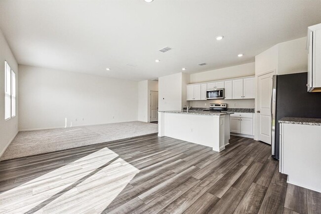 Building Photo - 635 Gemsbok Rd