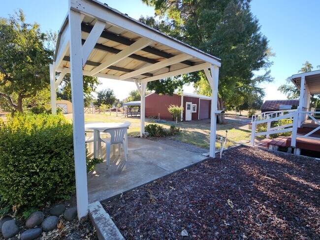 Building Photo - 8260 Sherwood Blvd