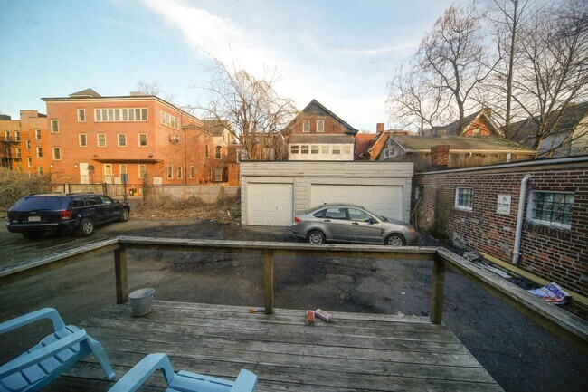 Building Photo - 107 Howe St