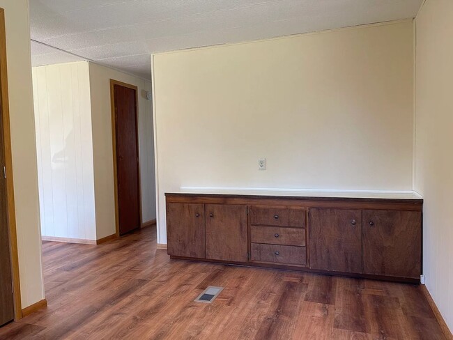 Building Photo - 2-Bedroom 1-Bath in Chinook WA **Available...