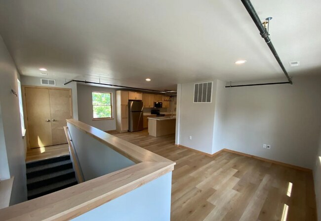 Building Photo - 1120 N Dodge St