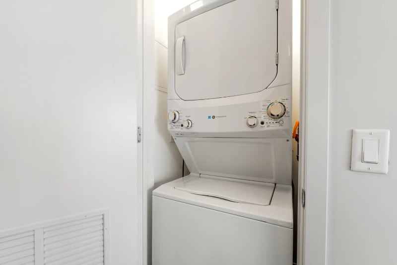 Building Photo - 1129 W Erie St