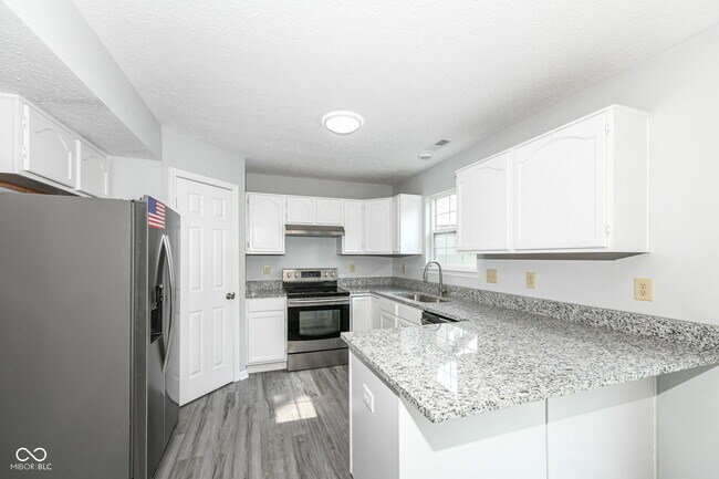 Building Photo - 510 Grand Woods Dr