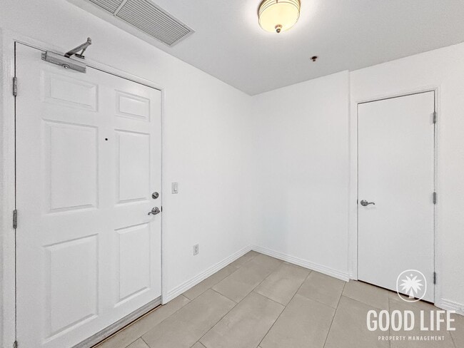 Building Photo - Stunning 1BD/1BA Condo in East Village W/ A/C, W/D, Rooftop Deck, Padres Stadium View, Community ...