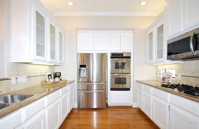 Building Photo - 2410 Dorrington St