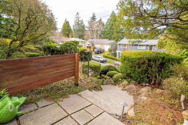 Building Photo - Magnolia 4 bedroom, 3 bathroom