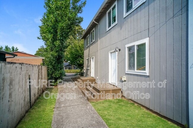 Building Photo - 10762 NE Prescott St