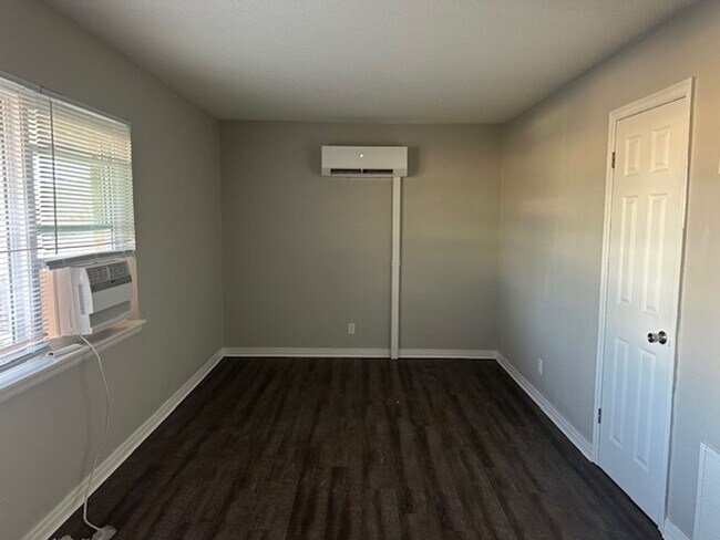 Building Photo - 614-620 S Hunter St