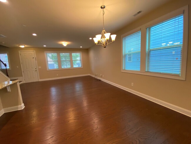 Building Photo - AVAILABLE NOW!-BUNGALOW STYLE HOME -JUST B...