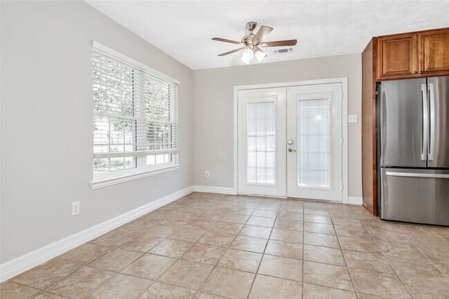 Building Photo - 2611 Desert Sage Dr