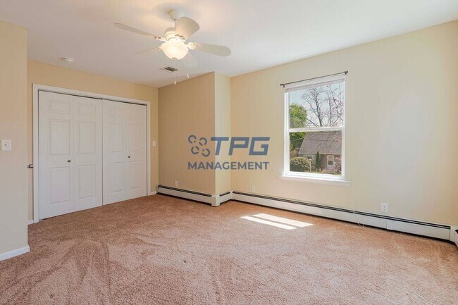 Building Photo - 8 Windsor Dr