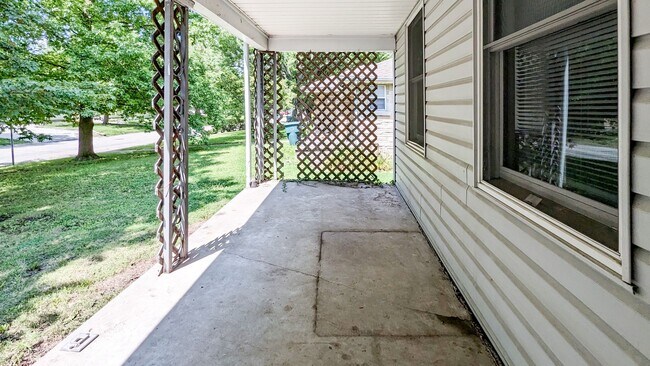 Building Photo - 1408 N Lorraine Ave