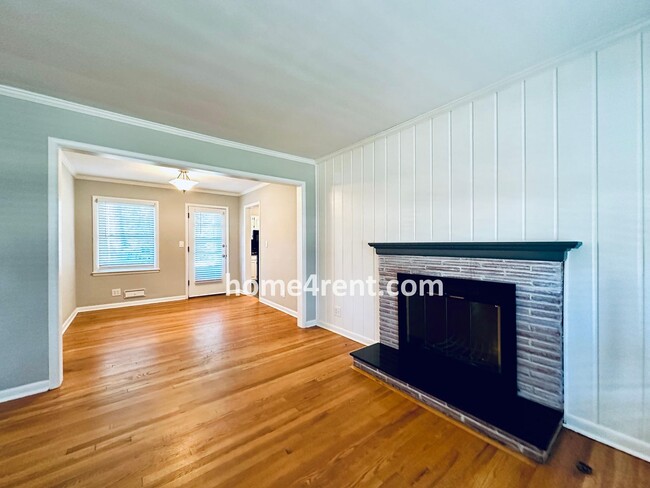 Building Photo - Gorgeous, Ranch Home in Prairie Village w/...