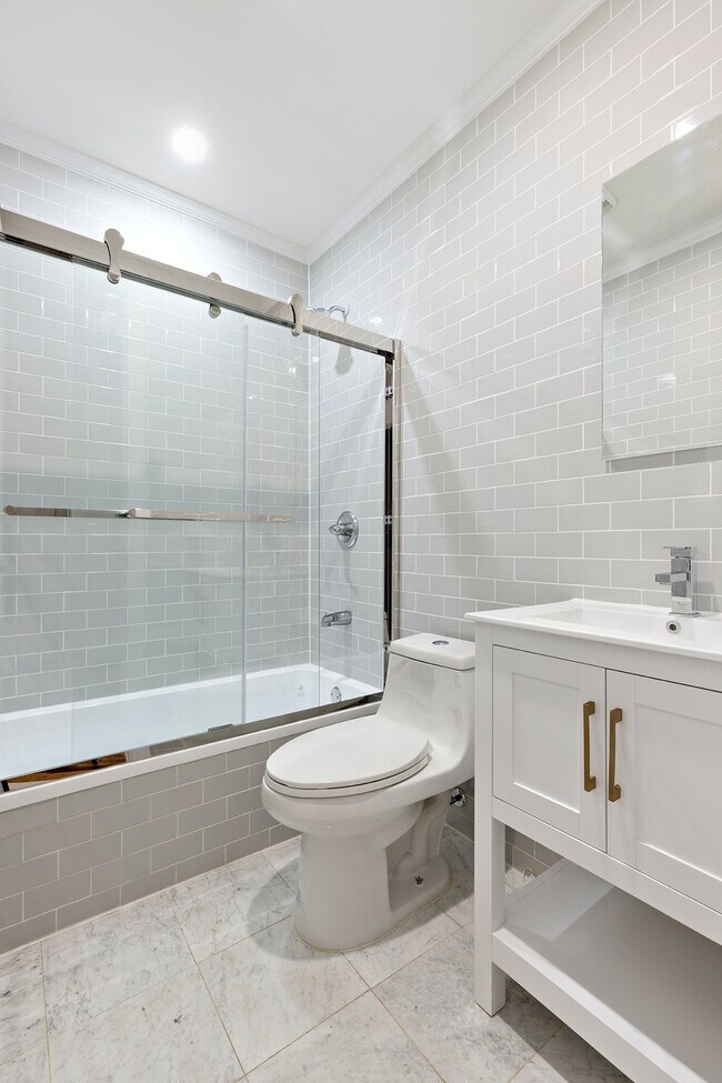 Building Photo - 480 Chauncey St