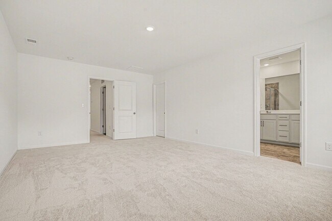 Building Photo - Brand-New Townhome Living in Raleigh!