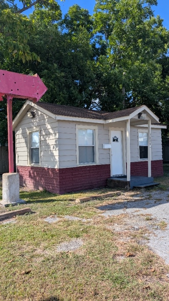 Primary Photo - 1020 State Hwy 3