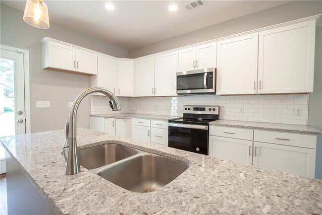 Building Photo - 100 Easy St