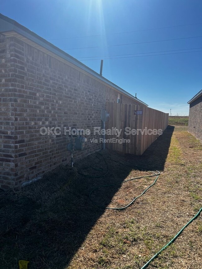 Building Photo - 16201 Harvester