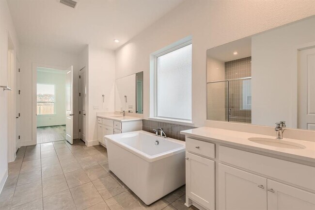 Building Photo - 300 Alava Wy