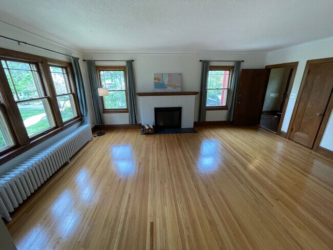 Primary Photo - 3015 W 43rd St