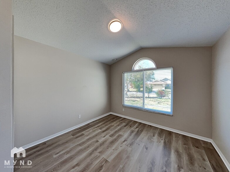 Building Photo - 915 River Wind Ave