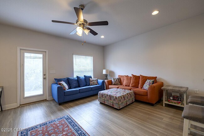 Building Photo - 1882 Pointe Dr