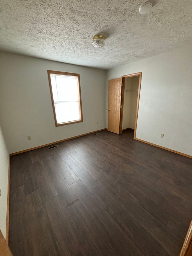 Building Photo - Updated 3 bed/1 bath home! With a 1 car ga...