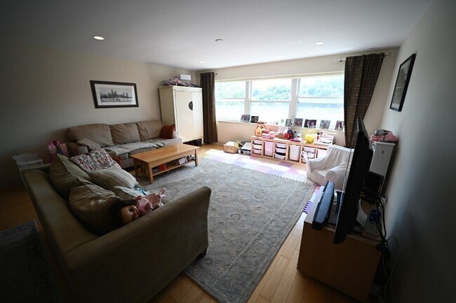 Building Photo - 1600 Beacon St