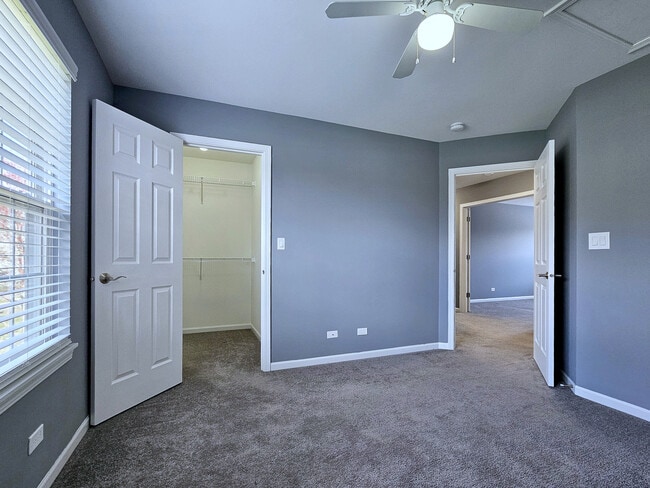 Building Photo - 464 Lancaster Dr