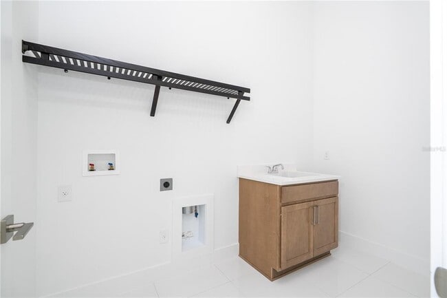 Building Photo - 16044 Pendio Dr