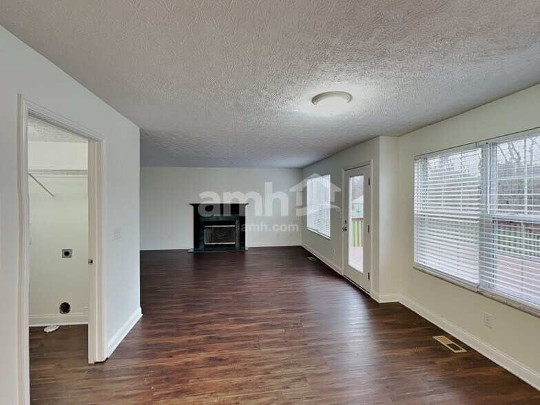 Building Photo - 328 Prairie Run Dr