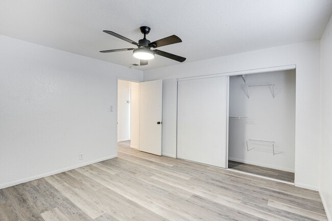 Building Photo - Bright & Spacious 2-Bedroom Condo in Las V...