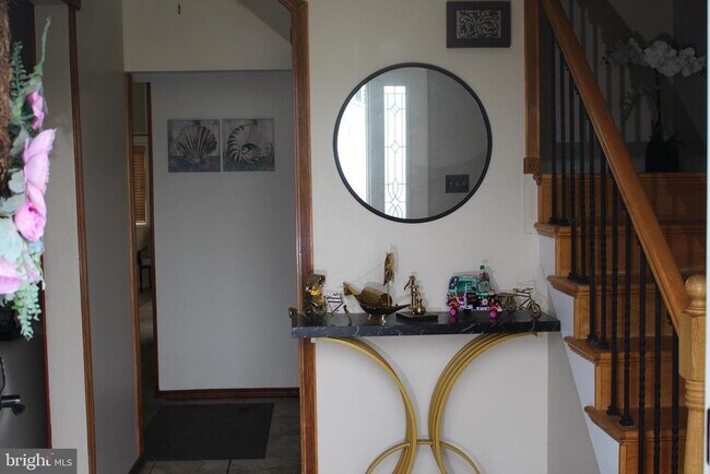 Building Photo - 219 Meadow Dr