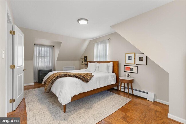 Building Photo - 10808 Hobson St