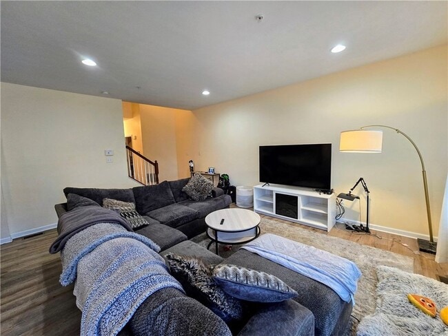 Building Photo - 809 Fairgate Drive