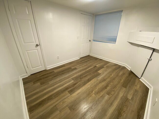 Building Photo - 4046 Tylor Blvd-4