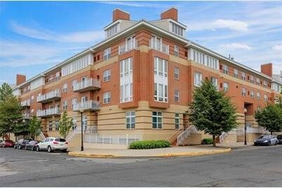 Building Photo - 364 Rector St
