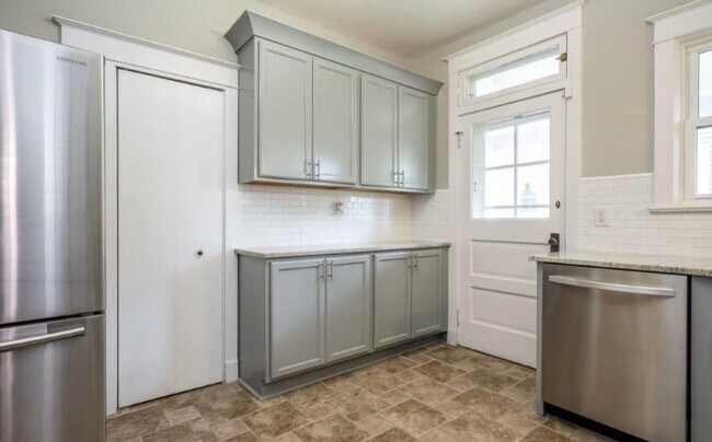 Building Photo - Gorgeous Renovated Highlands Bungalow – Av...